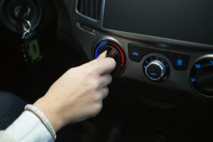 Comparativa: Sistemas de Clima Digital vs. Manual en Vehículos